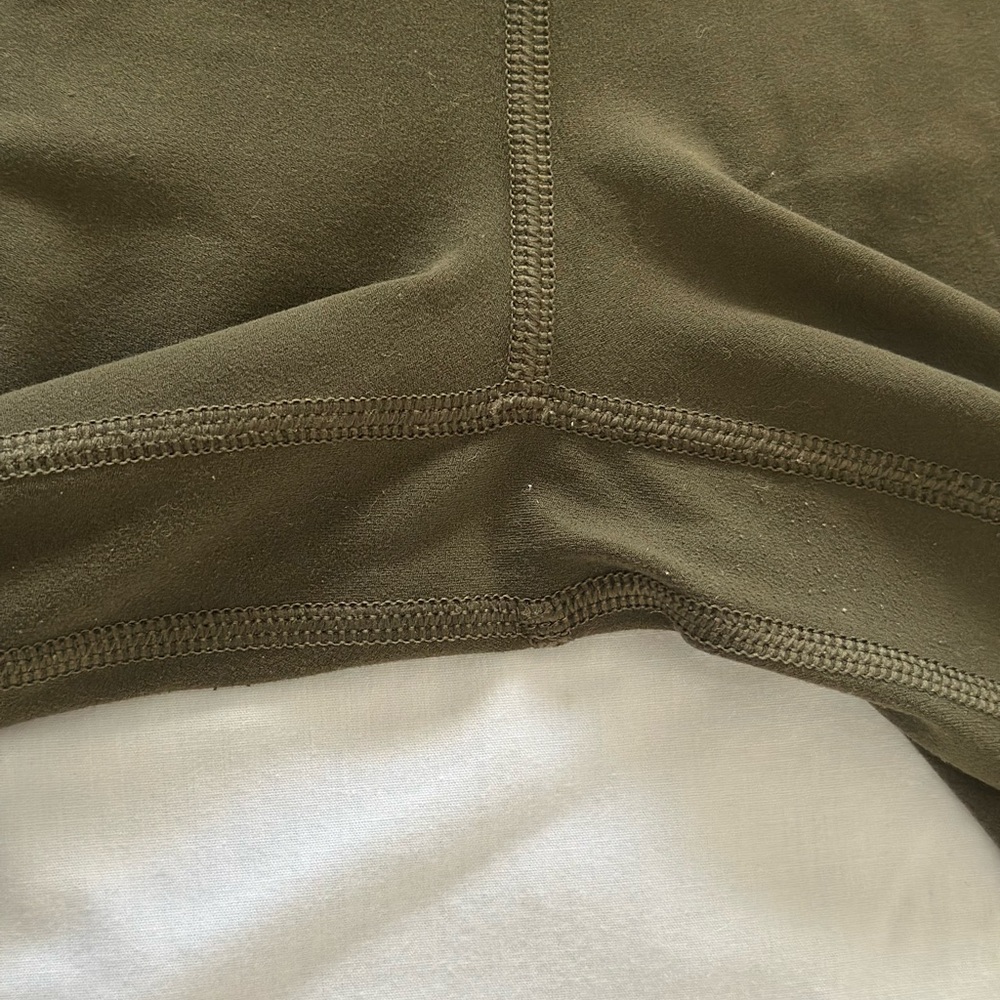 Lululemon Athletica Green Leggings with Reinforced Stitching